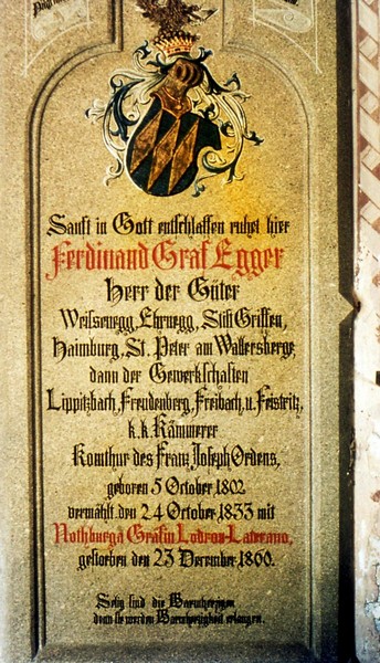 Grabtafel in der Kapelle